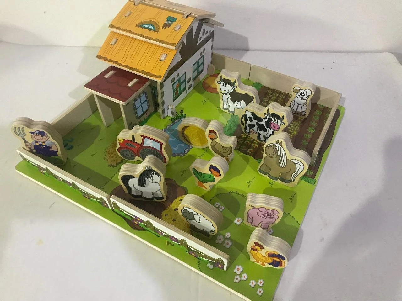 Juego para construir una granja con piezas de madera